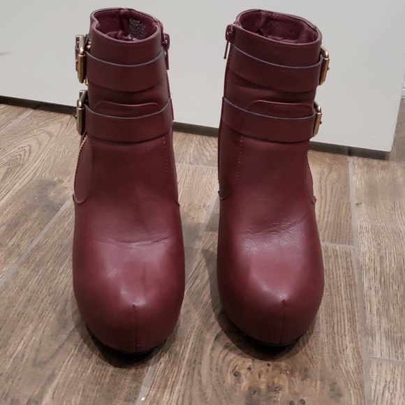 Booties Booties Booties rockin' everywhere LOL - Picture 3 of 6